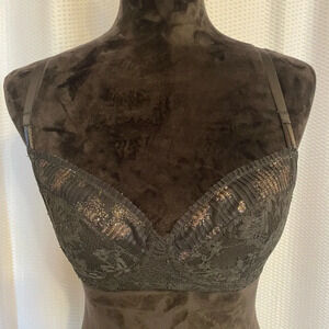 Victoria’s Secret black lace Dream Angels push-up without padding bra size 32DDD
